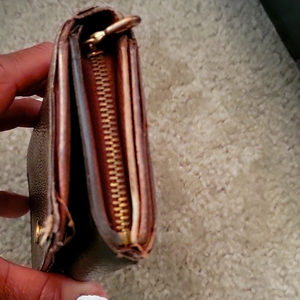10.LV MONOGRAM WALLET - Picture 2 of 6